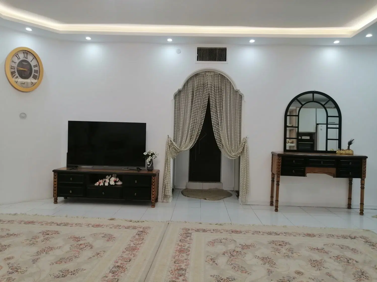اپارتمان طبقه سوم محدوده ارغوان وبهارستان