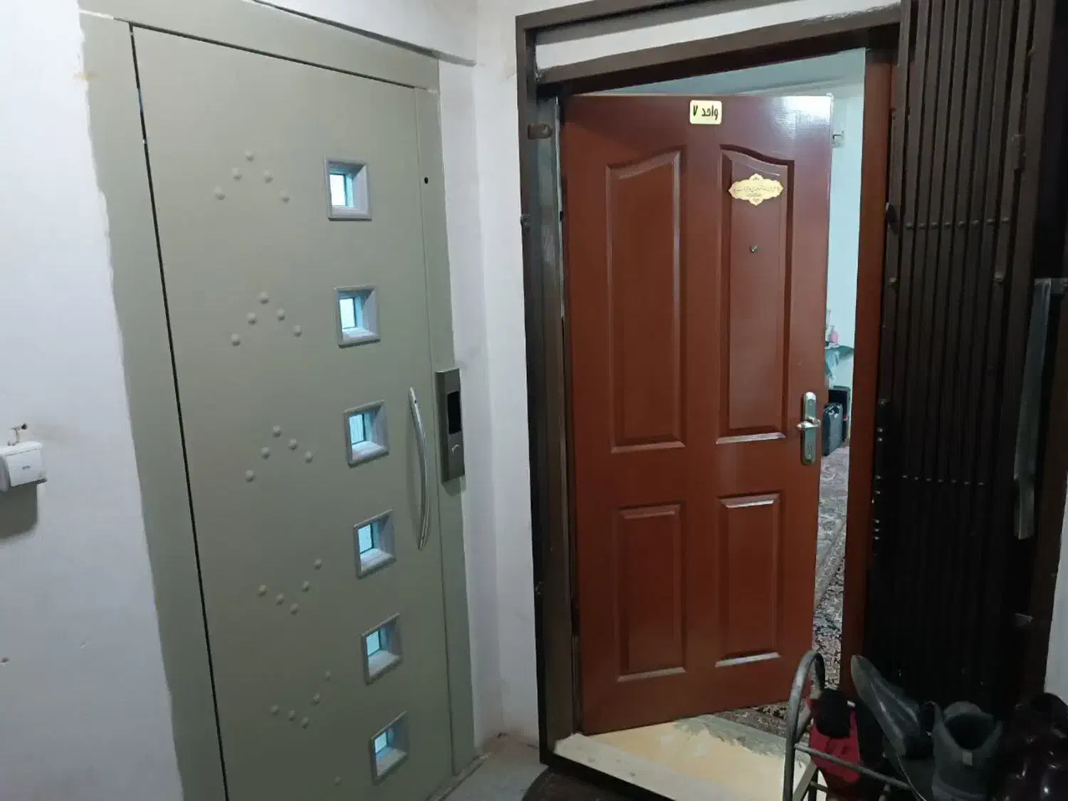 ۸۵ متر ، ۲ خواب ، فول امکانات ، طبقه ۳
