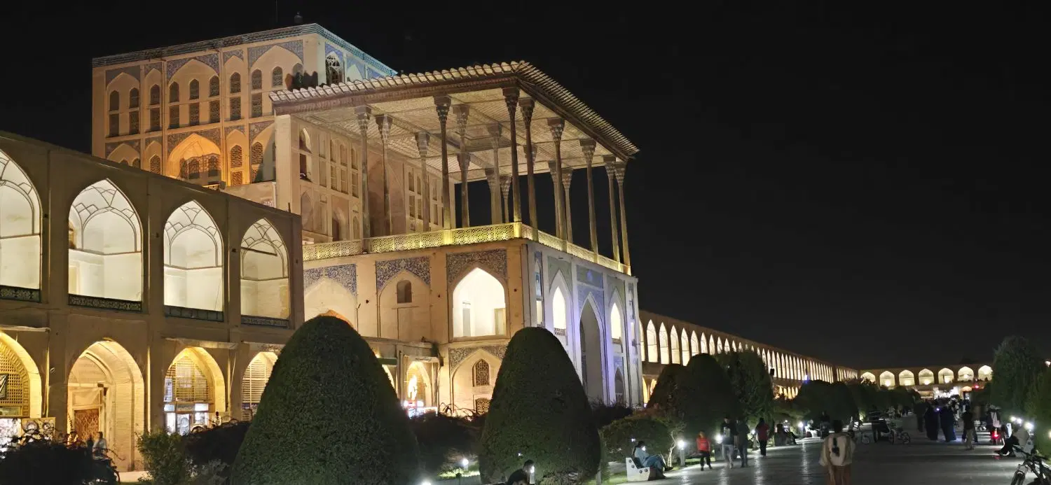 مغازه تجاری خابان حکیم بر خیابان اصلی