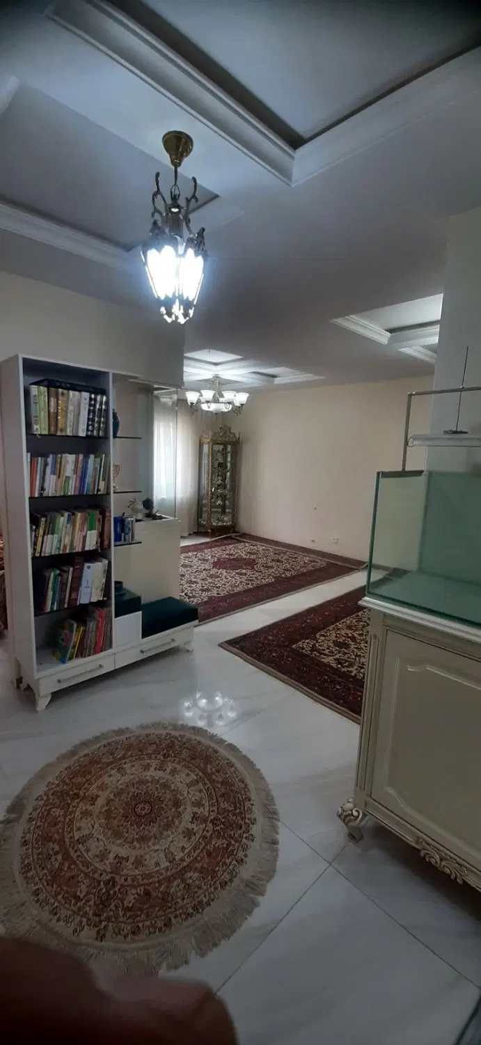 همخونه بی حاشیه