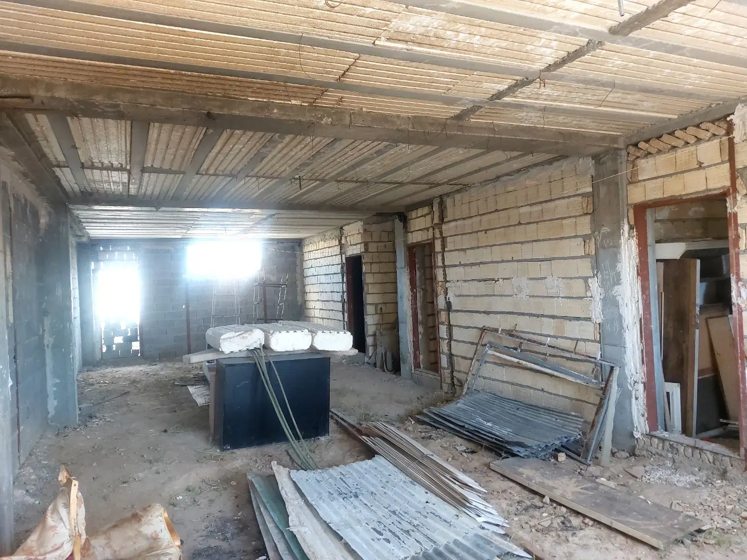 خانه ویلایی نیمه ساخت
