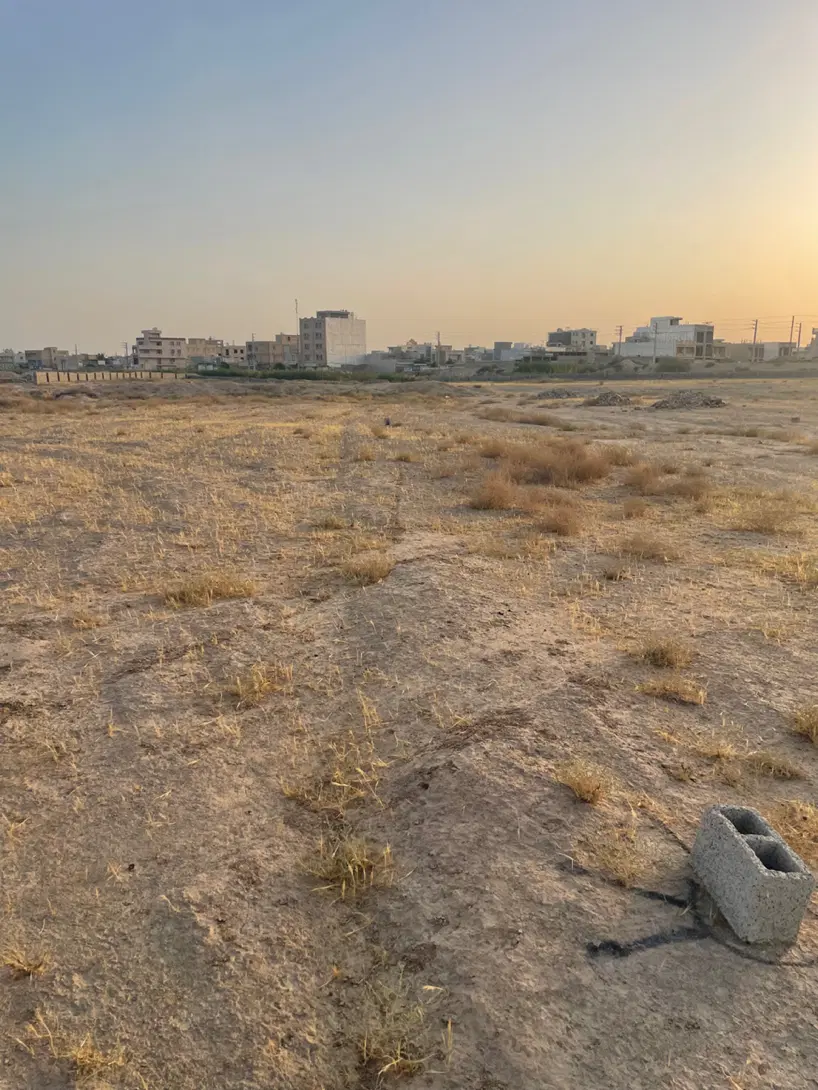 زمین پشت بند دره