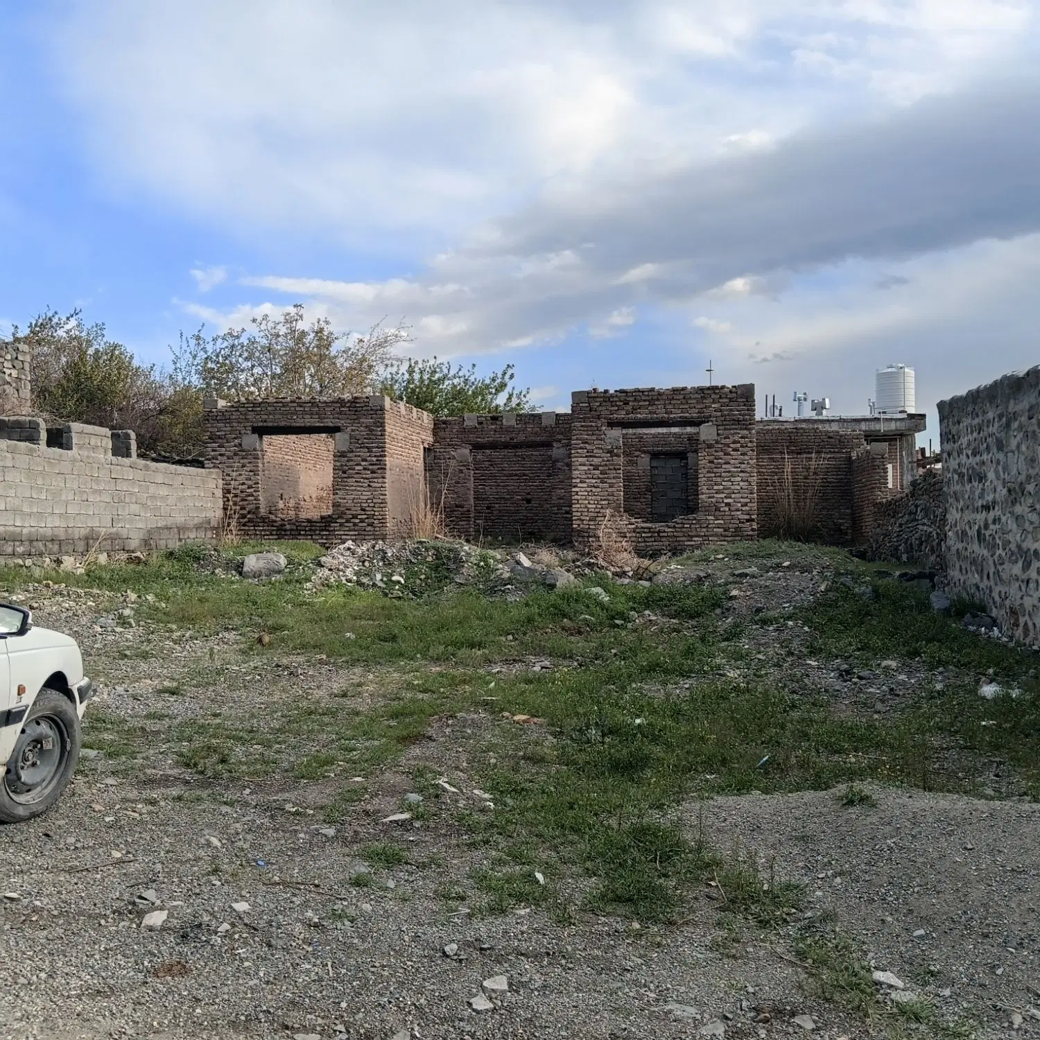 زمین فروشی