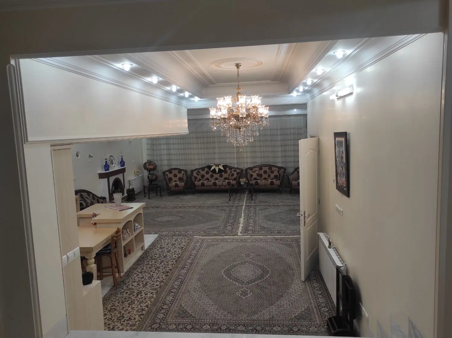 ۲ واحد اپارتمان در یک ساختمان