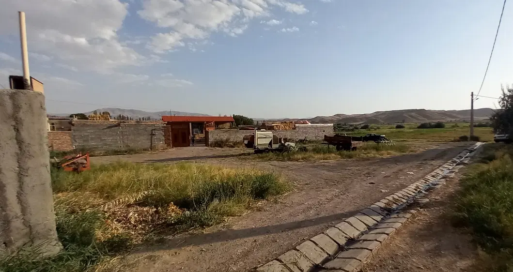 زمین مسکونی سه نبش، در روستای چتاب علیا