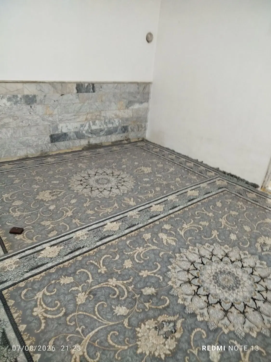 زیرزمین دربست