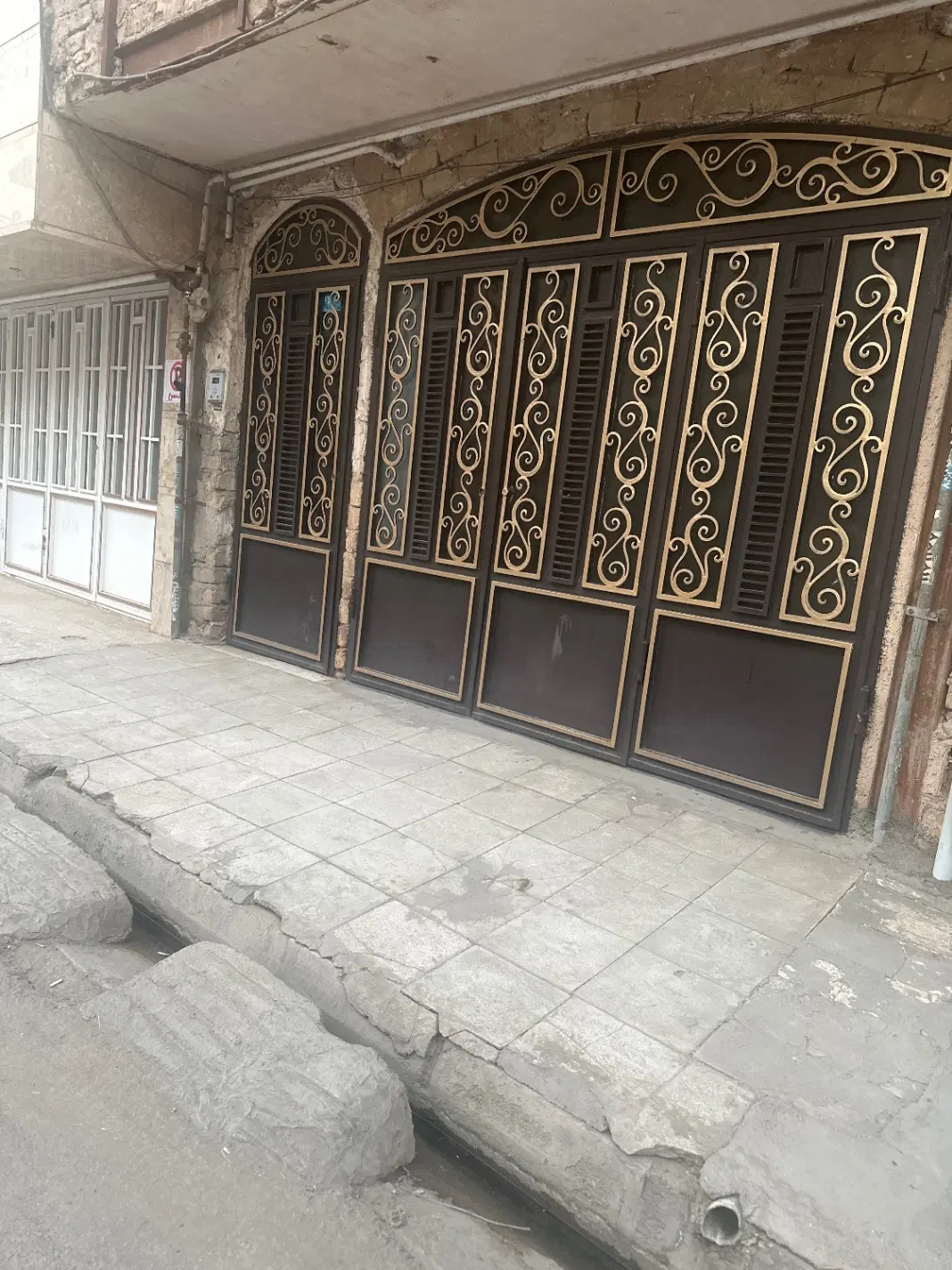 فروش خانه ویلایی سه طبقه با تجاری
