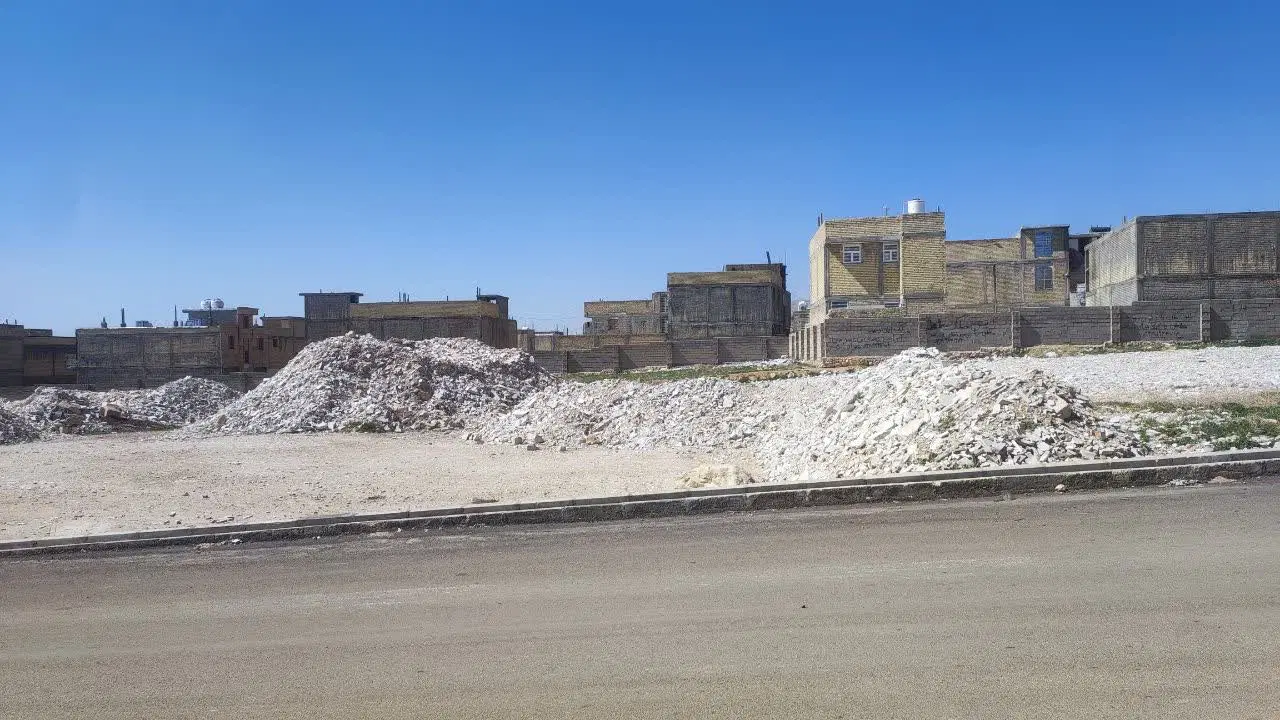 زمین ۳۳ متری سرنبش چسبیده به طرح