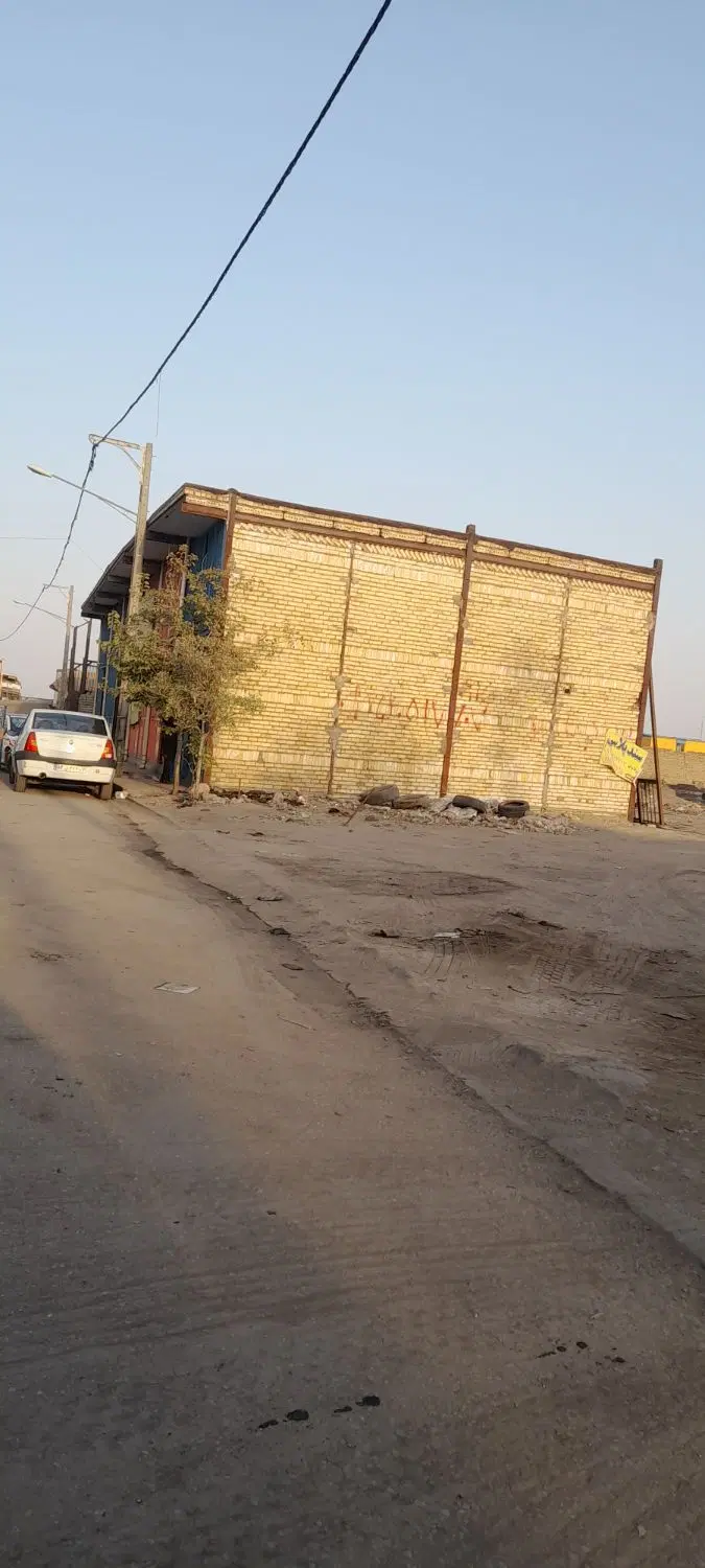 زمین ۱۰۰ متری
