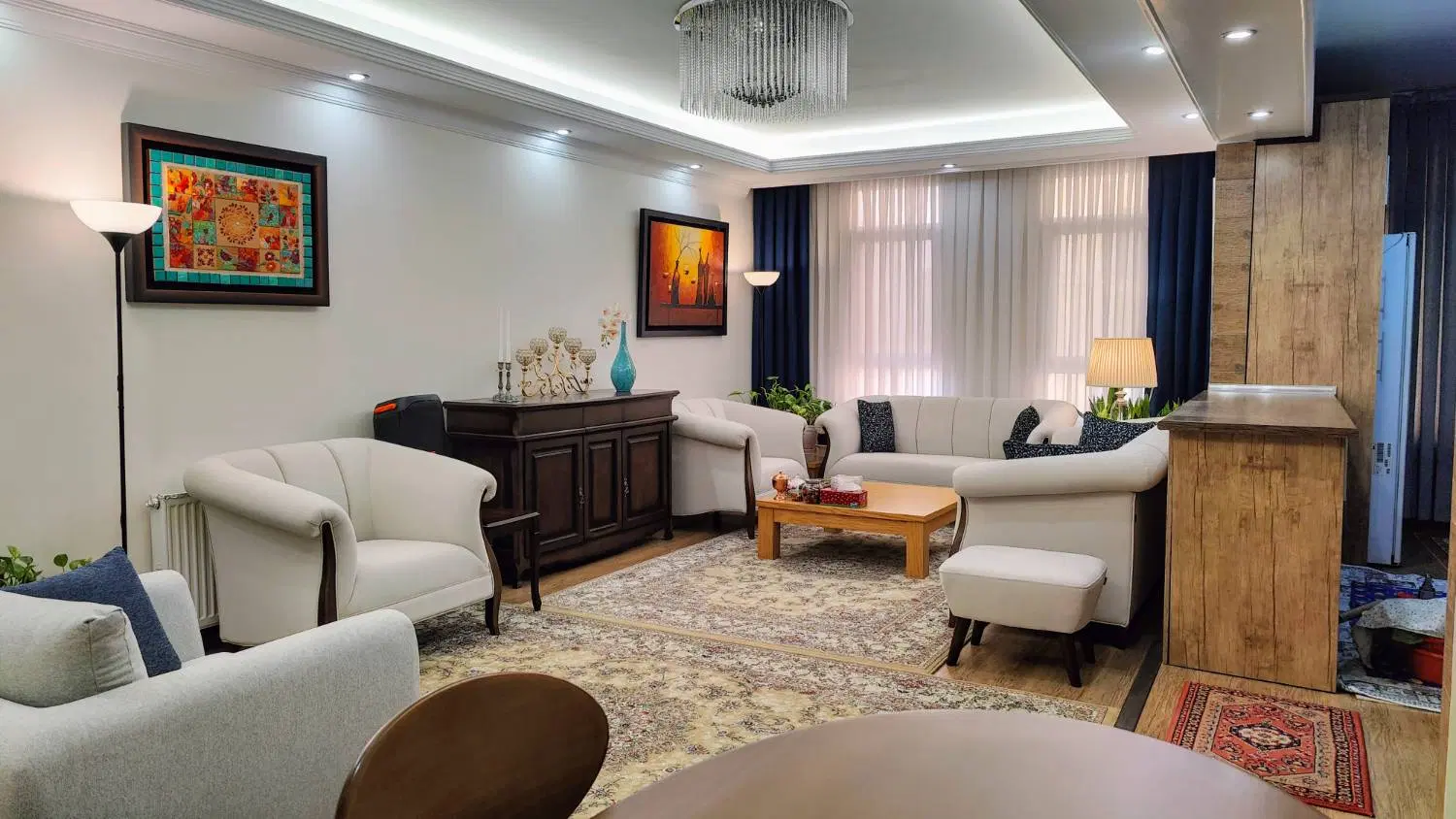 ۸۷ متر __ سالن پرده خور__ تاپ لوکیشن