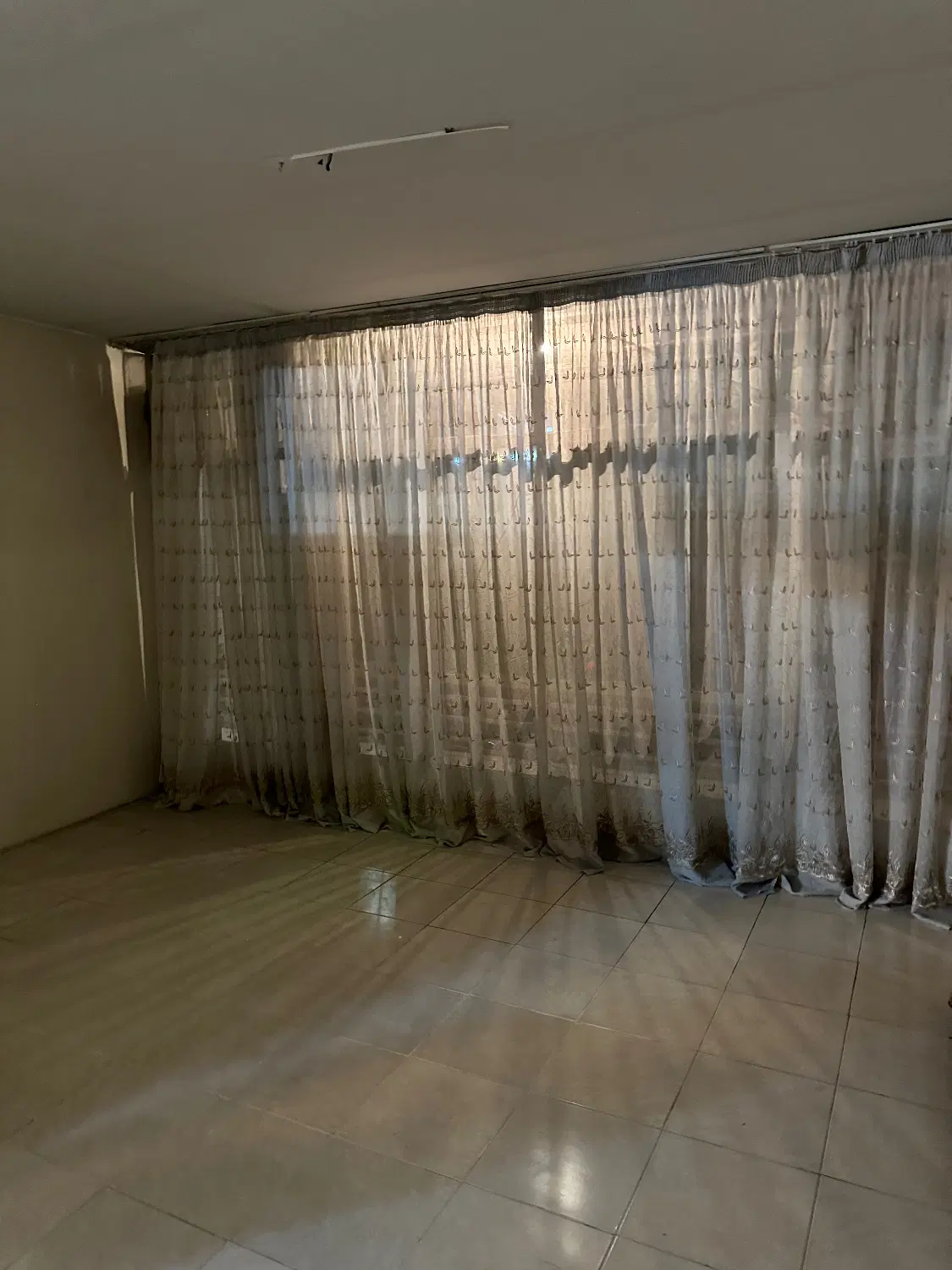 آپارتمان ۱۱۰ متر طبقه اول سرباز