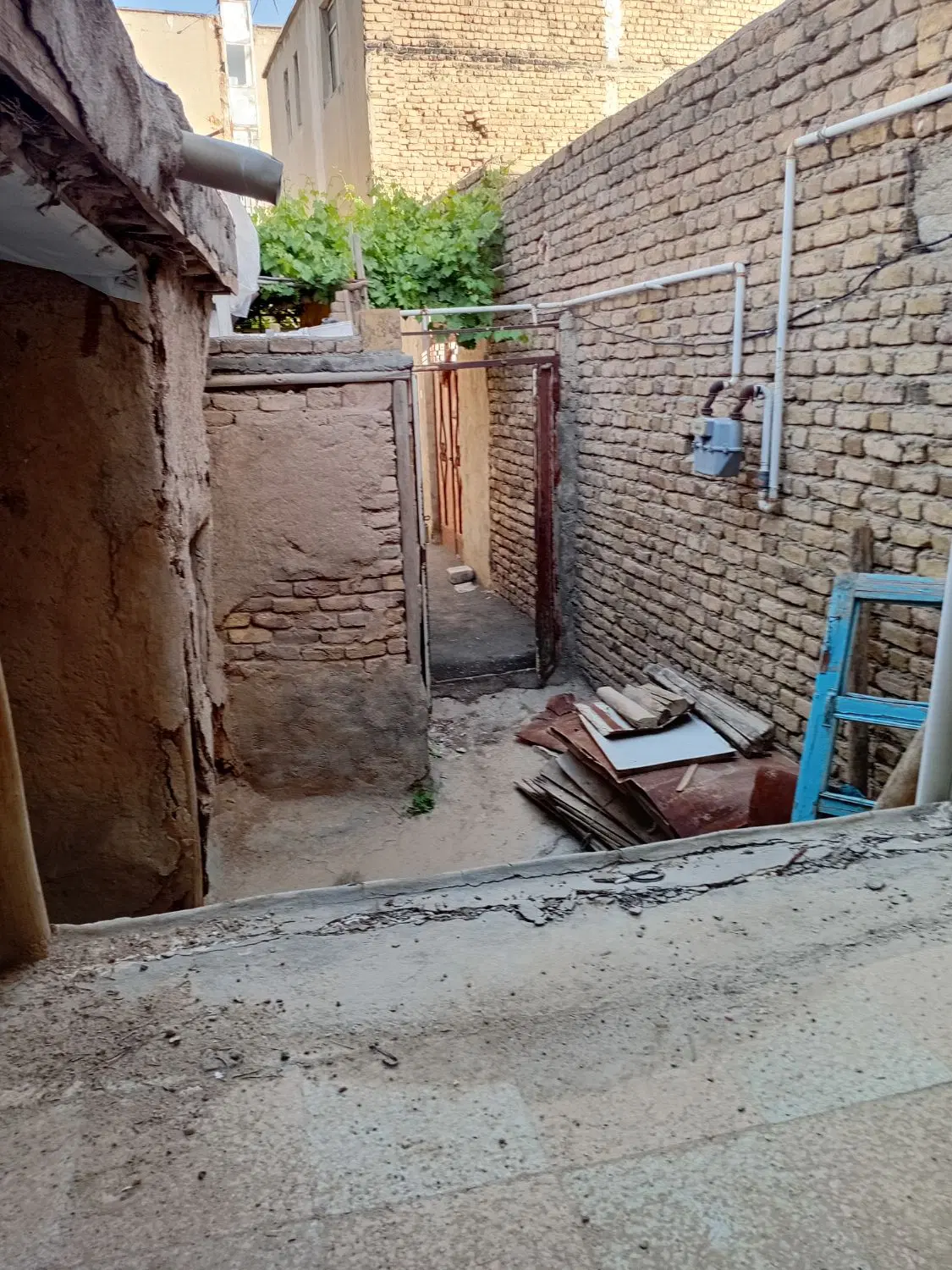 خانه کلنگی .به متراژ تقریبا ۸۰ متر.