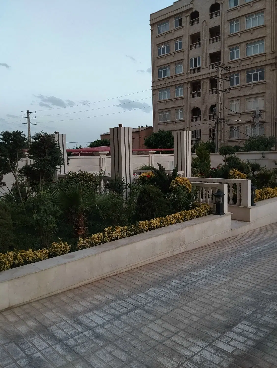 طبقه اول ساختمان الماس ۵