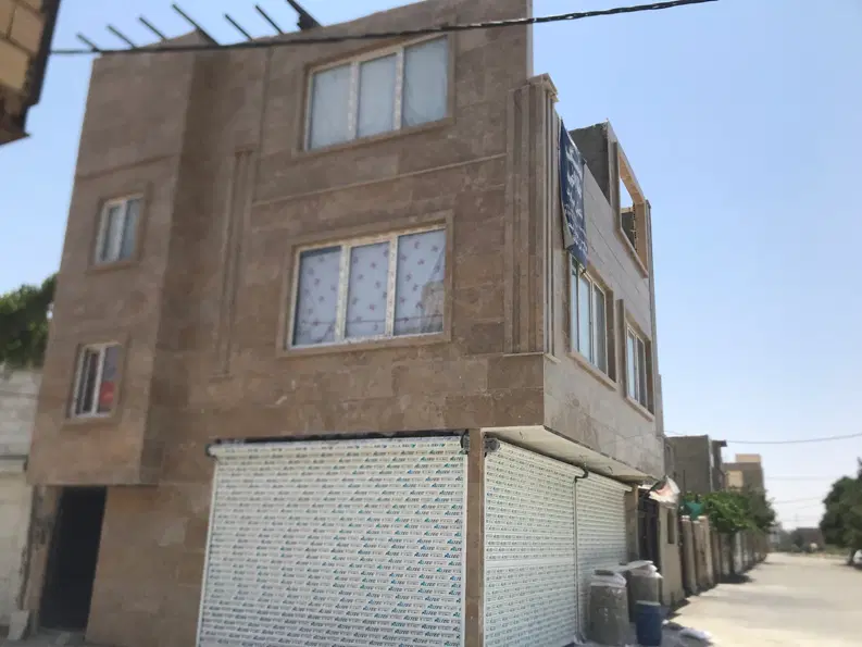 ساختمان دو بر دو واحده با دو دهنه مغازه