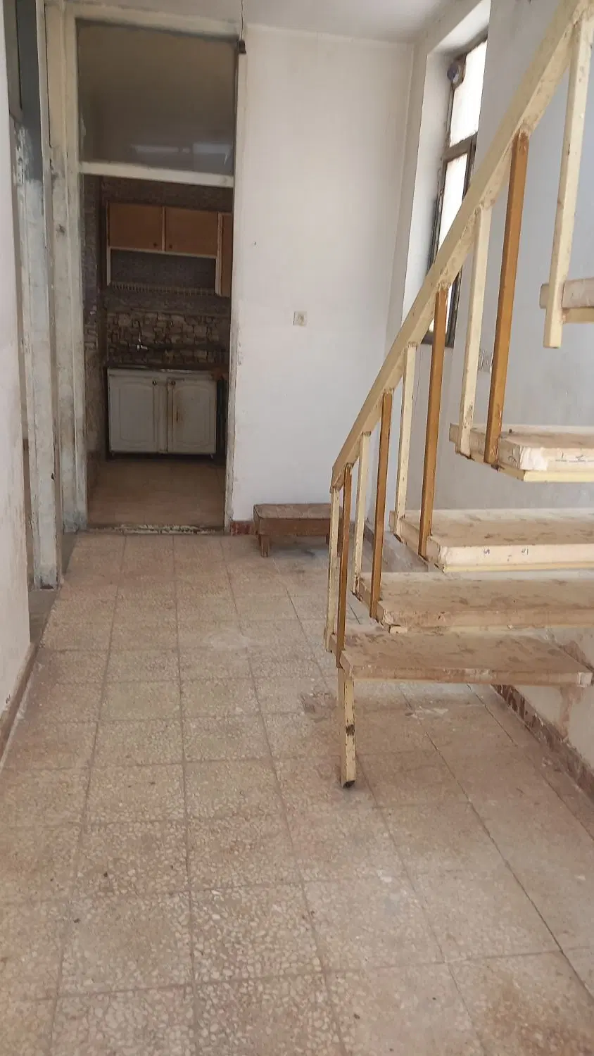ویلایی دربست همکف زیرزمین قدیمی هنرستان ۱۱
