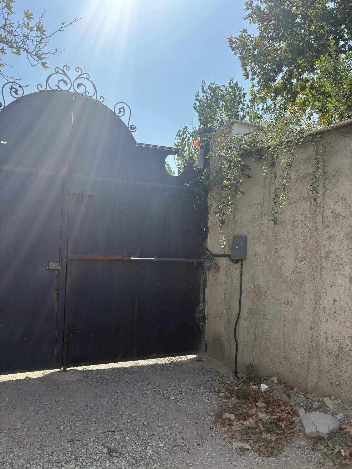 زمین شهرکی نگهبانی دار