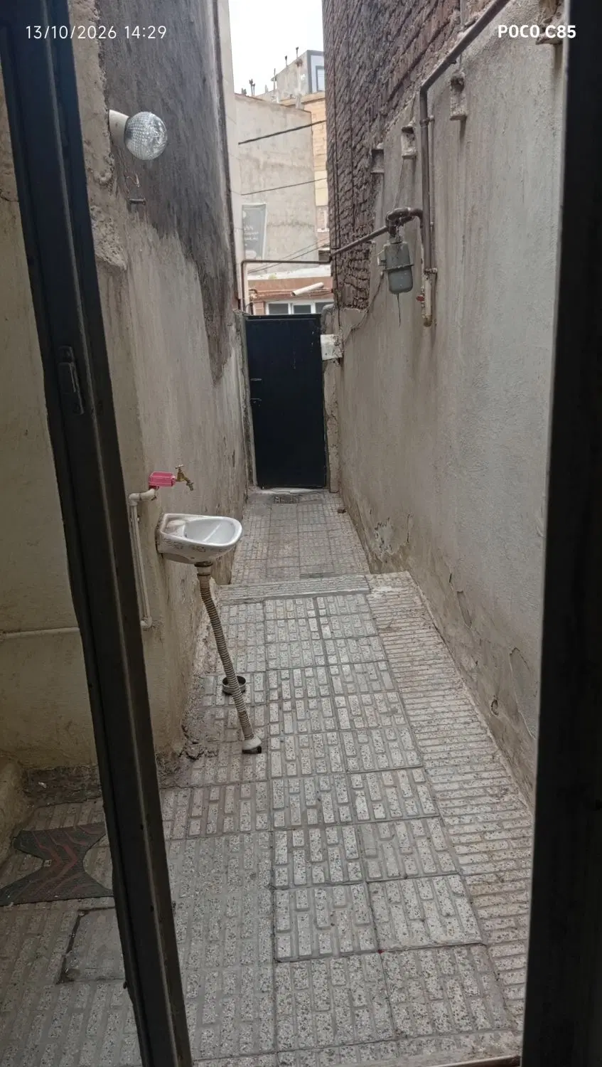 حیاط دربستی آخر مارالان کوی زمزم