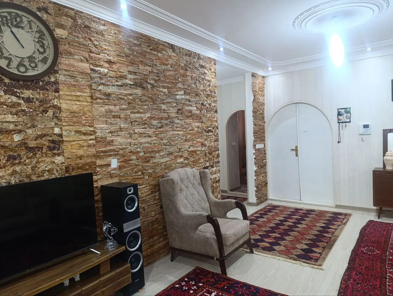 فروش ساختمان دو طبقه ونیم طریقت
