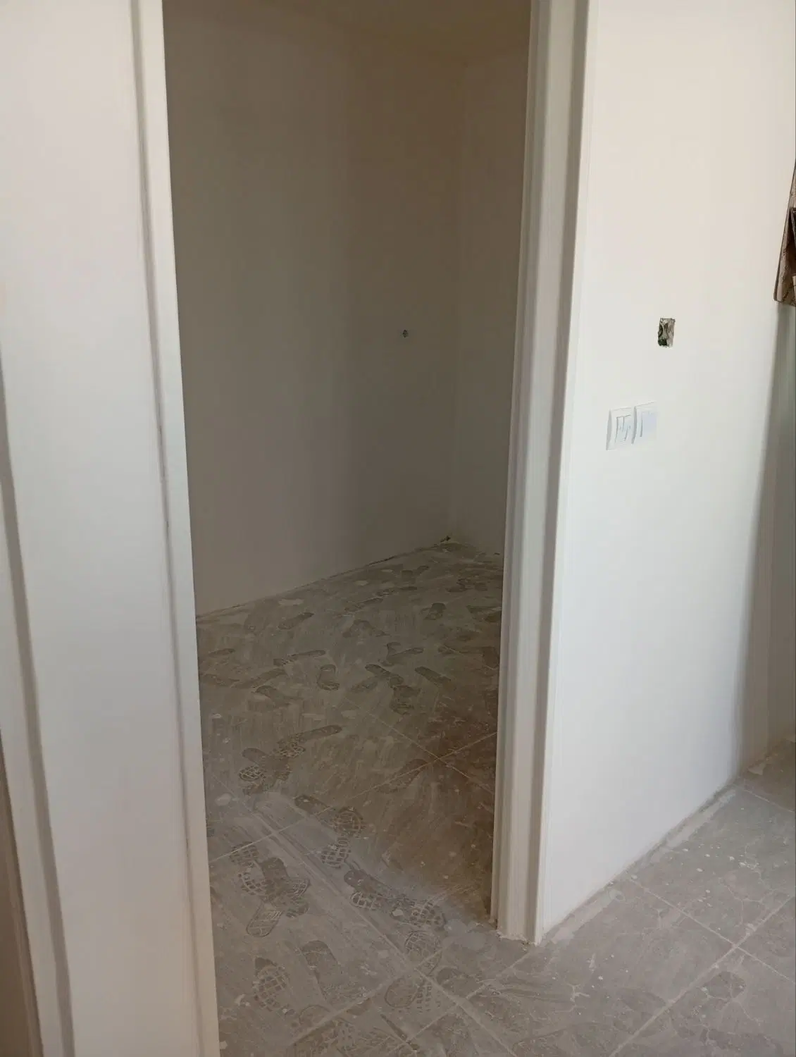 فروش واحد مسکونی و مغازه سیروس