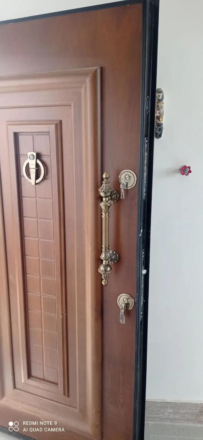 واحد ۹۳ متری با پارکینگ
