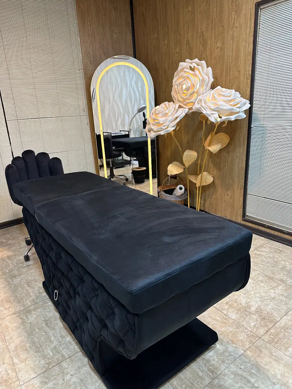 اجاره ی اتاق و تخت مژه و میز ناخن