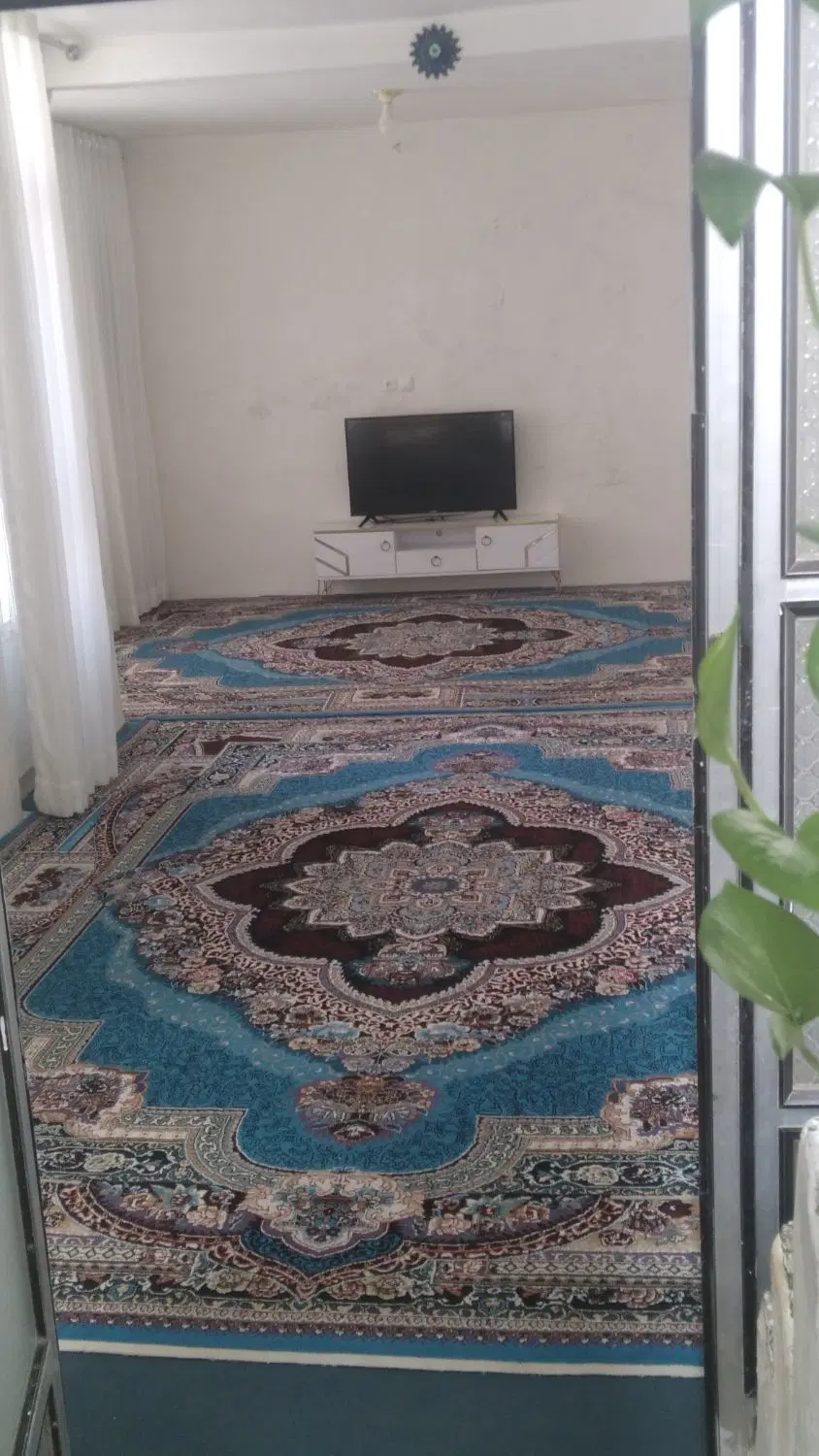 خانه ویلایی واقع در میدان مرکزی مشتاق ۶