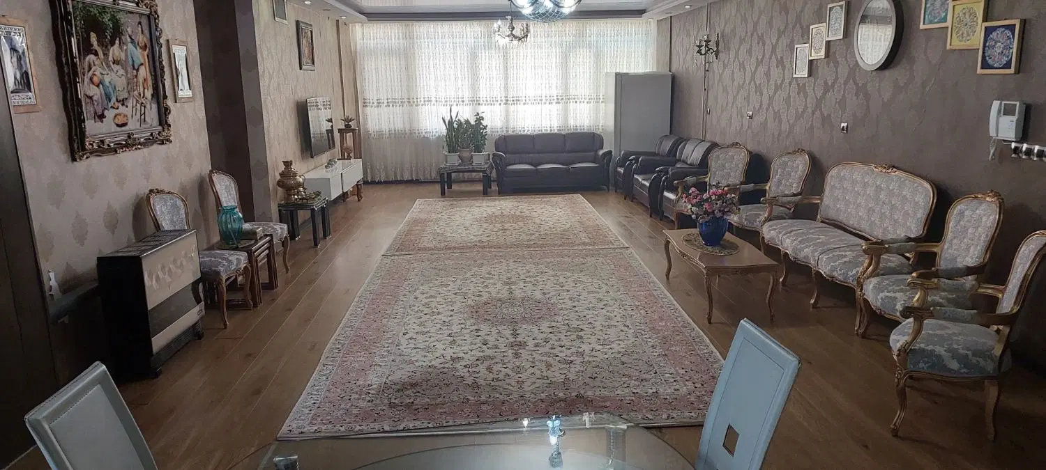 فروش خانه مرکزی بر خیابان اصلی