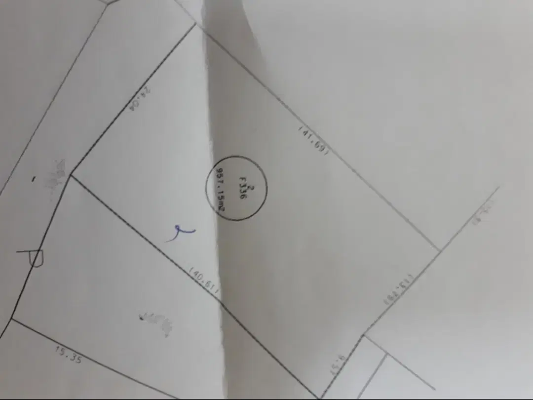 957 متر زمین