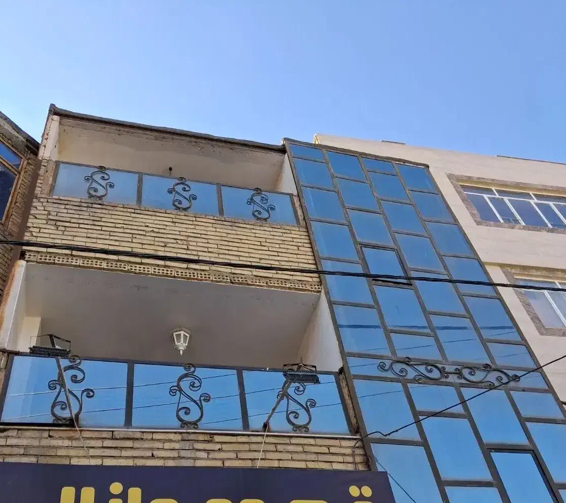 هوایی.پشت بام حاشیه خیابان اصلی
