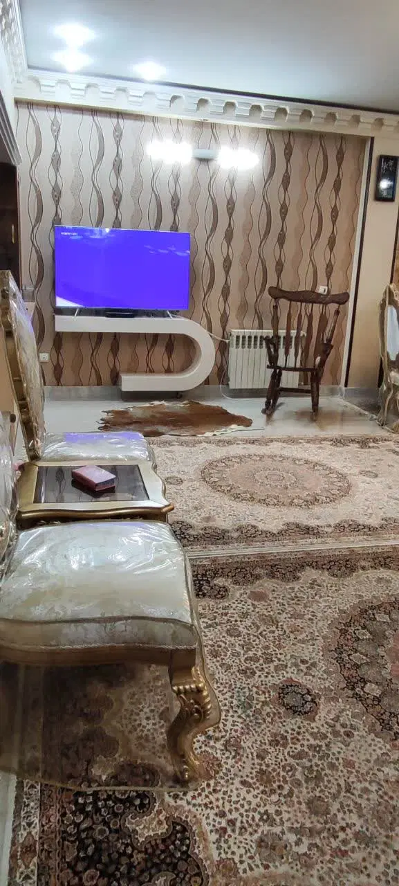 اجاره طبقه دوم از خانه ویلایی دشتستان سه خوابه