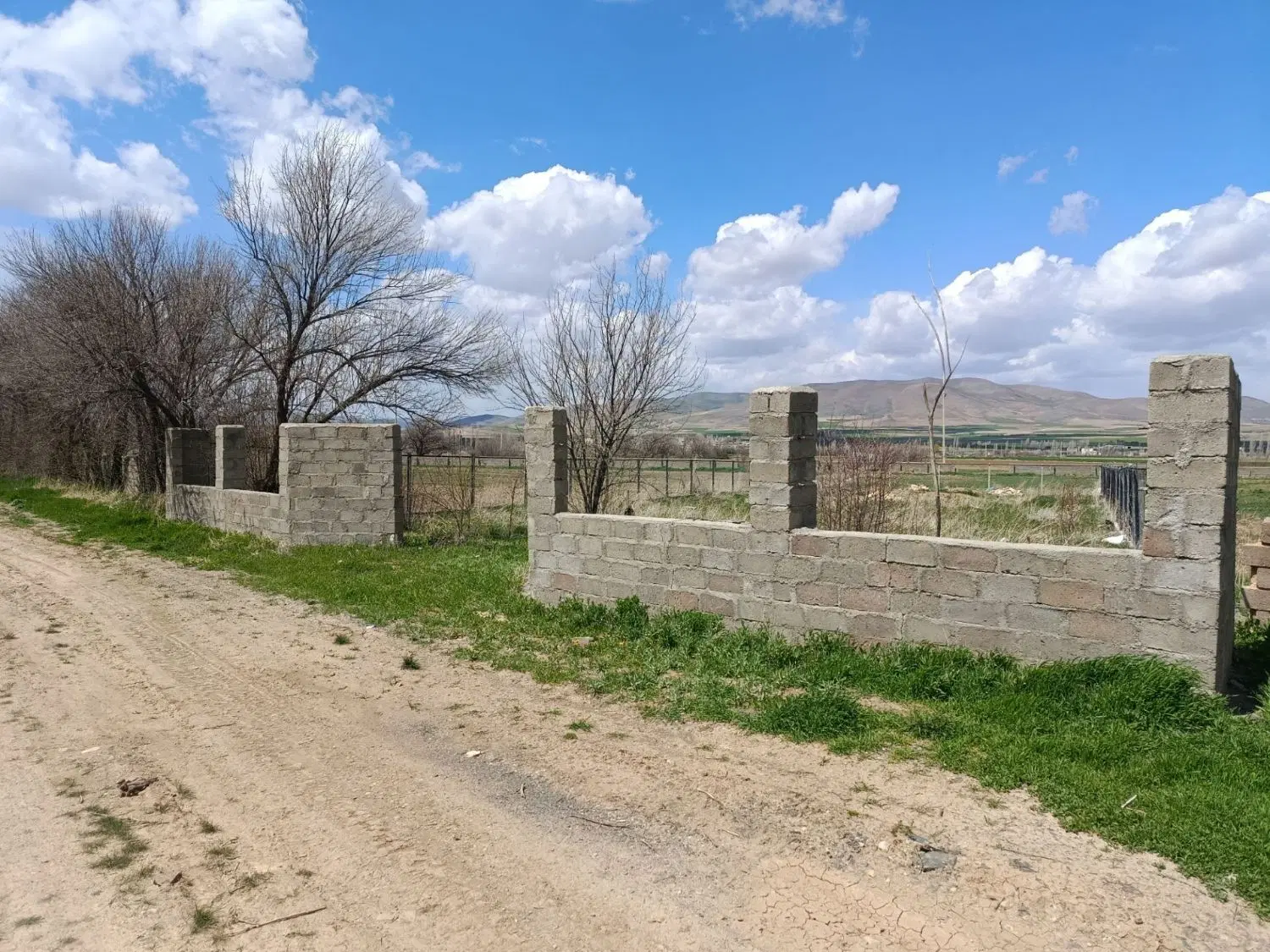 زمین برای خانه باغ تفکیک شده