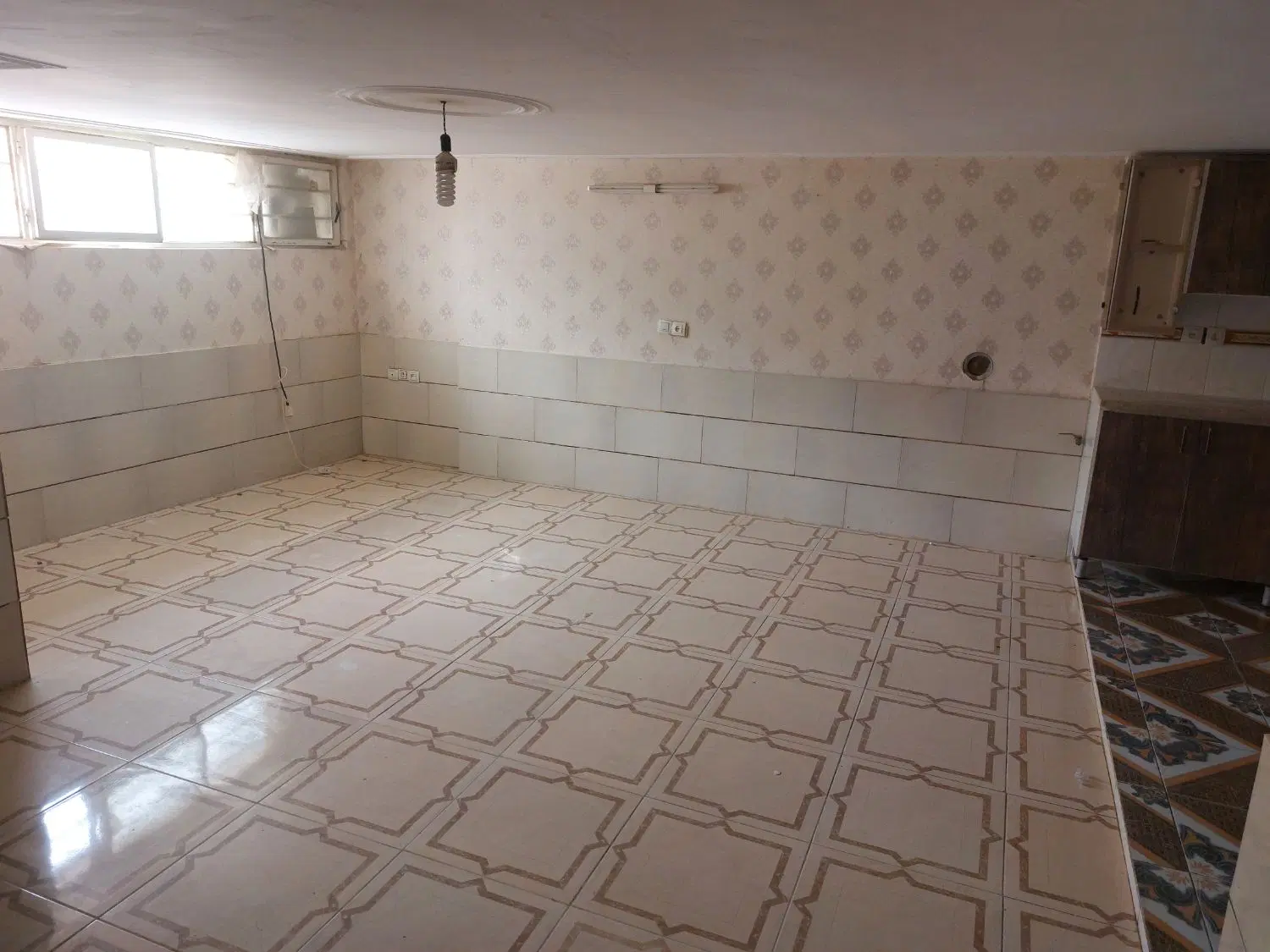 رهن  یک واحد سویت ۶۰ متری فاز دو صدرا خیابان ماهان