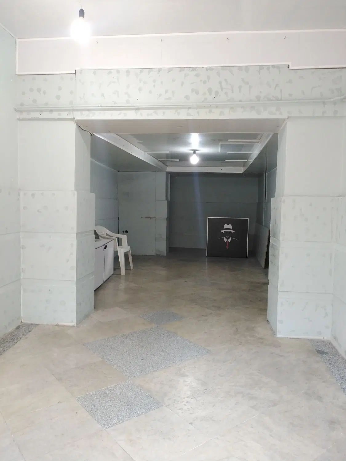 مغازه با بالکن