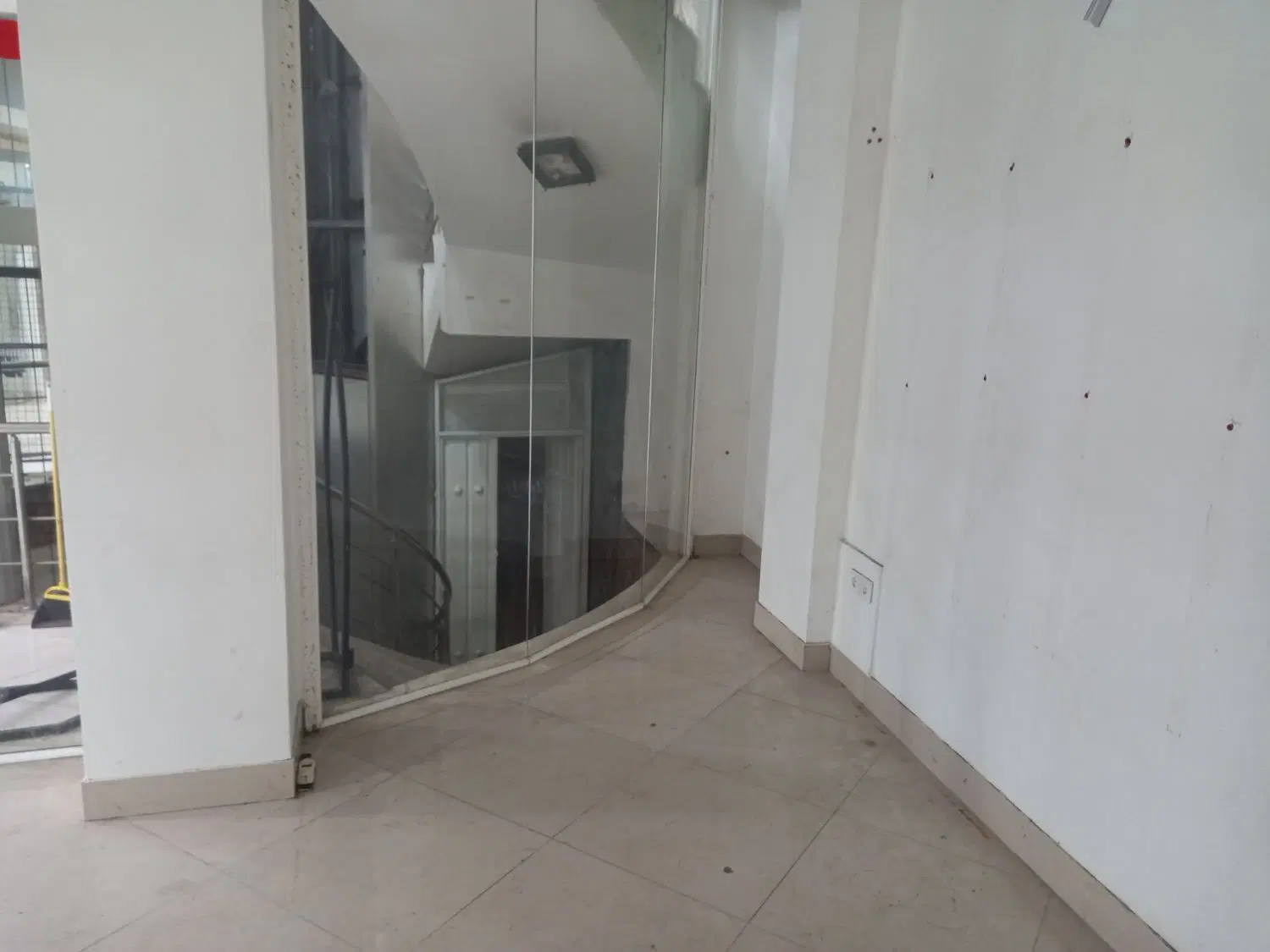 مغازه ۲۱ متری قارن ساری
