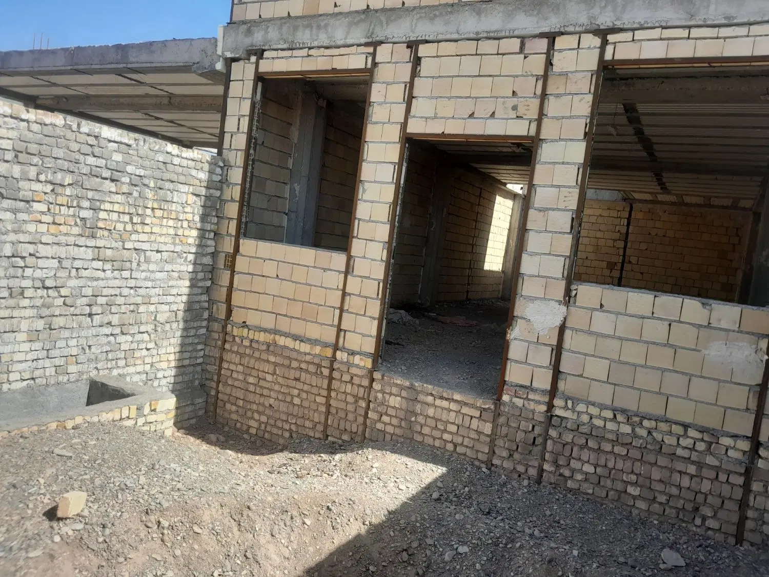 خانه نیمه کاره