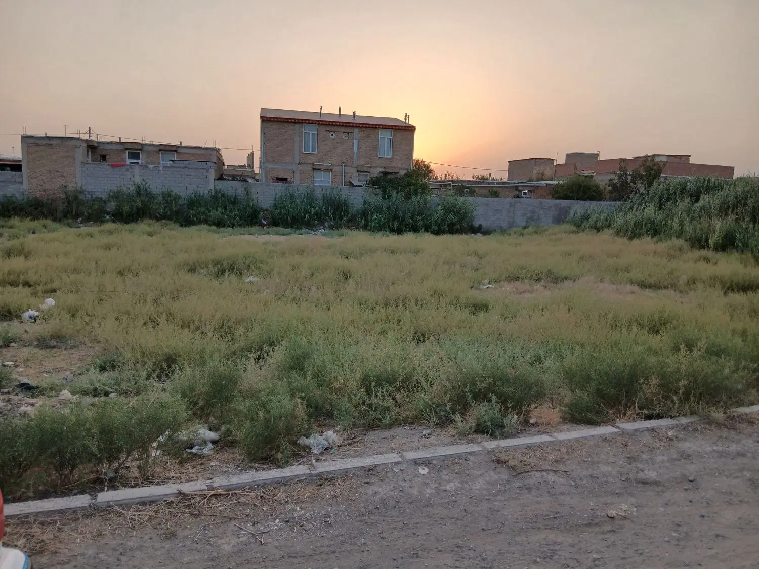 زمین تجاری ومسکونی