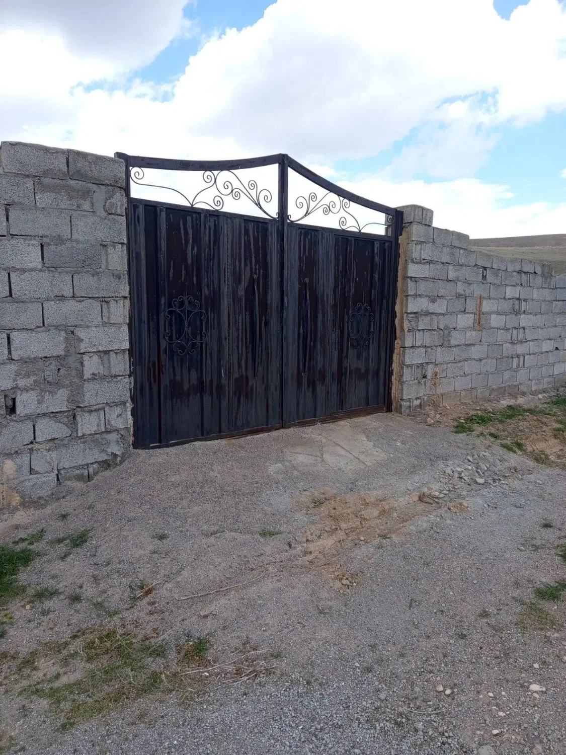 زمین حصار شده در جاده کرجان