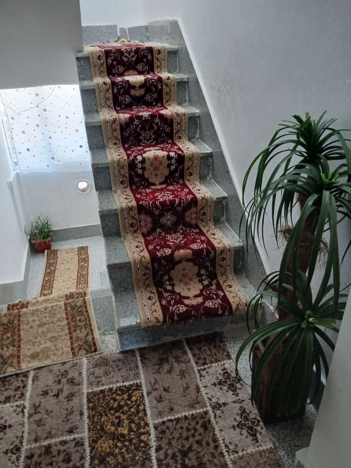 خانه ۳ طبقه ۲۶۰ متر زیربنا