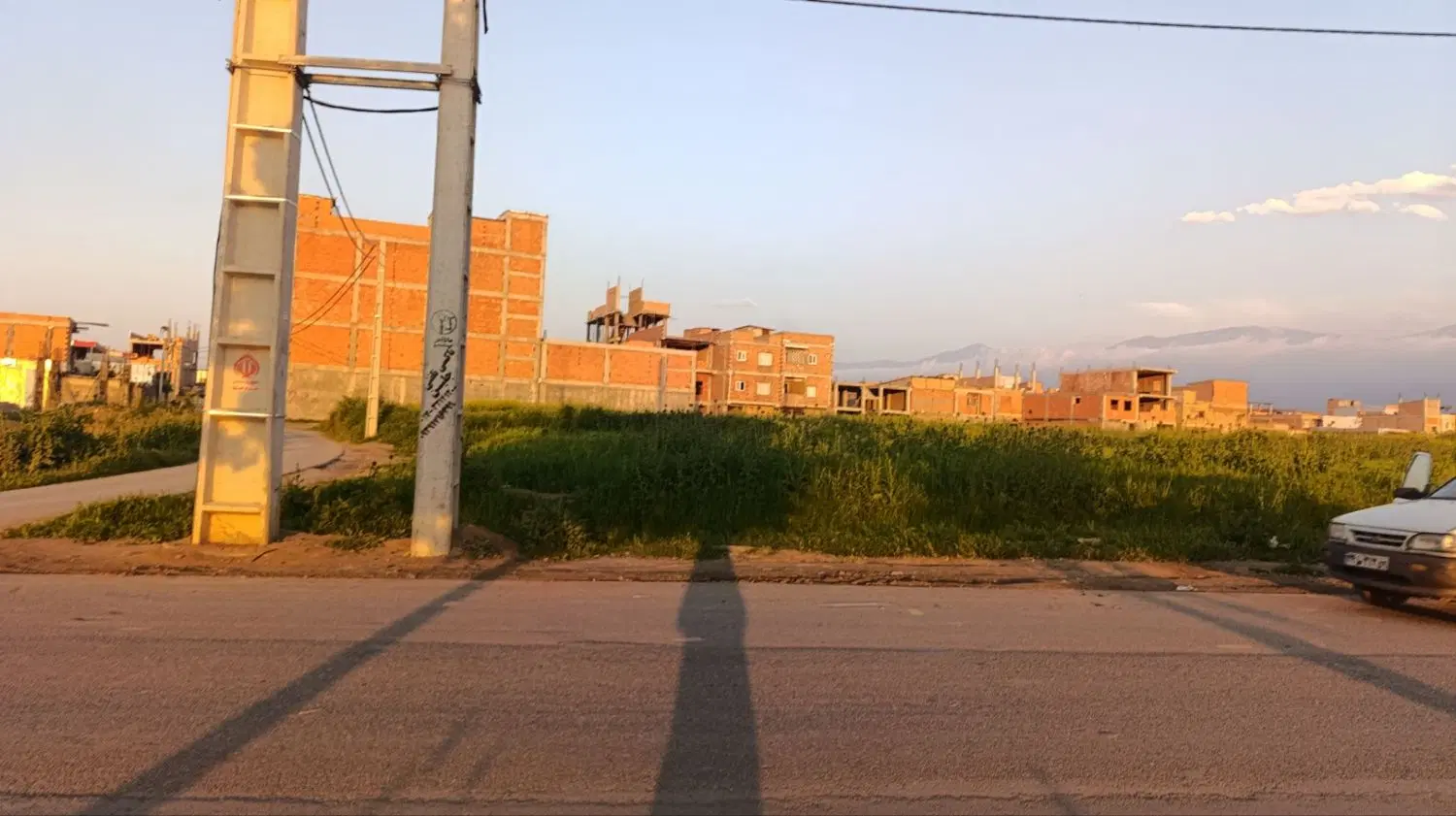 زمین ۳۰۰متر