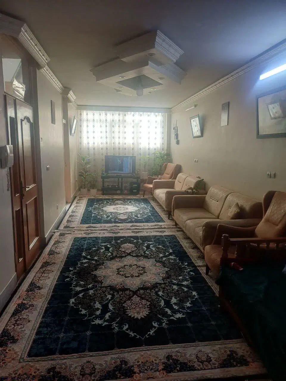 خانه ویلایی ۲ خوابه با حیاط