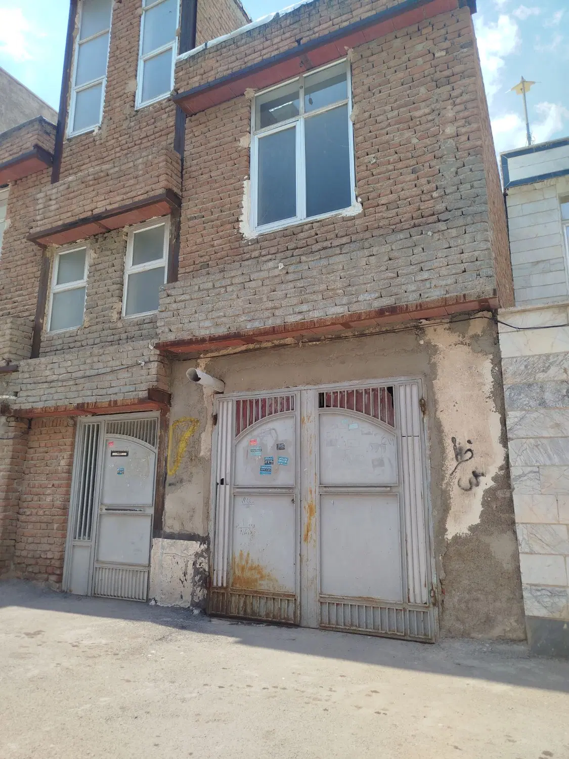 خانه ویلایی دوطبقه تمام اسکلت ومسکونی