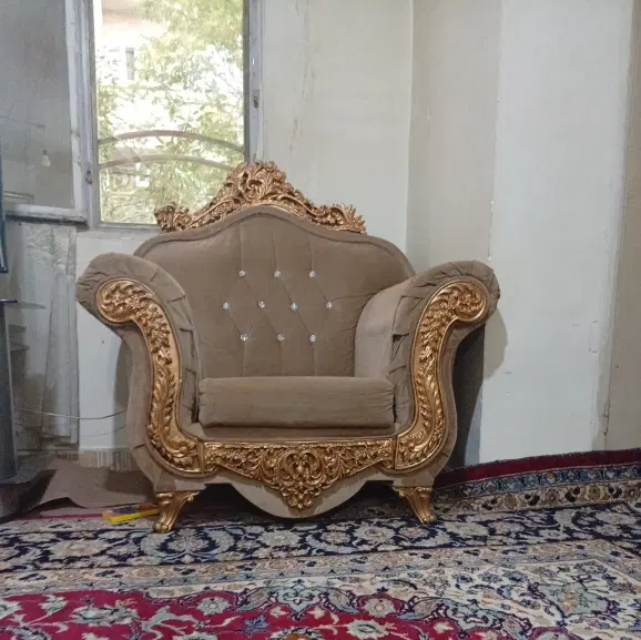 خانه قدیمی بازسازی‌شده در دوطبقه دروسط شهر