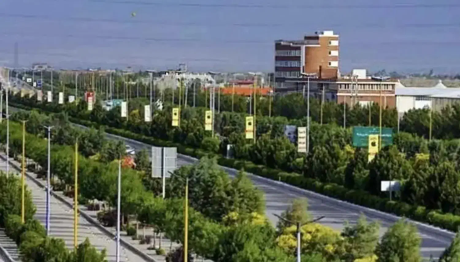 زمین هفت باغ  آبشارطلایی