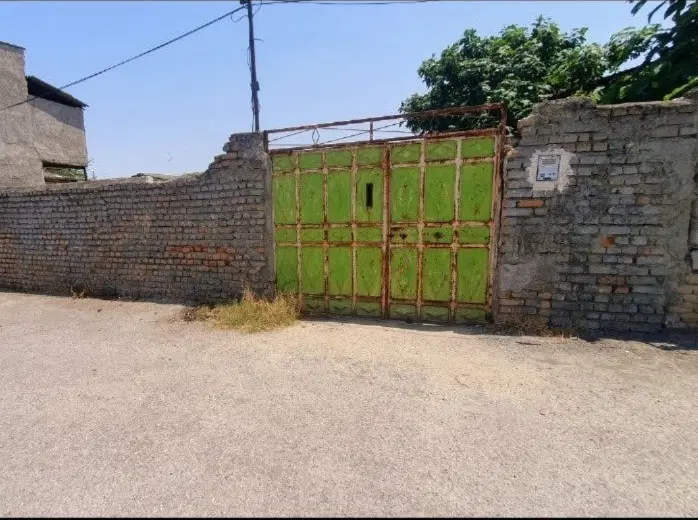 یک قطعه زمین مسکونی ۲۸۰ متر با بر ۱۶