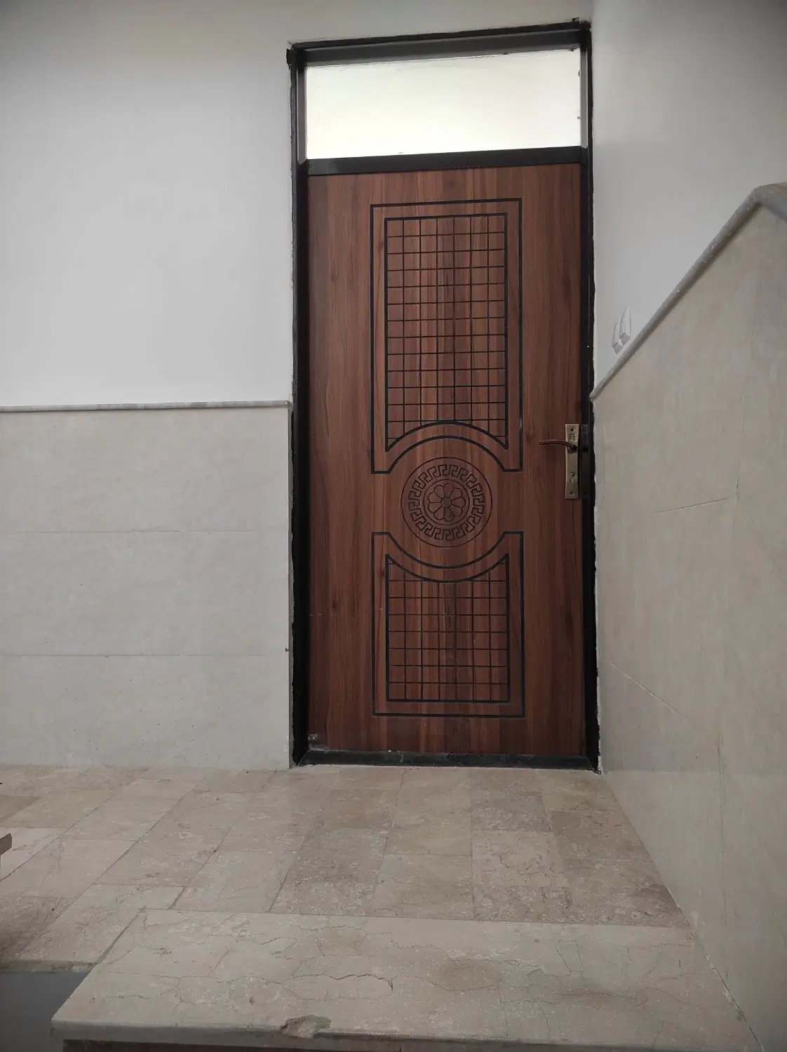یک طبقه دوخواب و نیم طبقه بالا رهن کامل