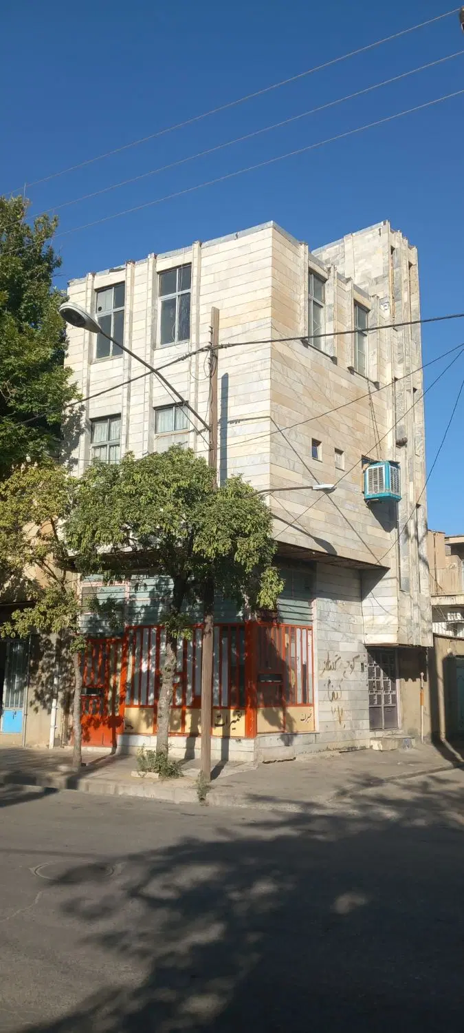 مغازه و ۲ طبقه فروشی