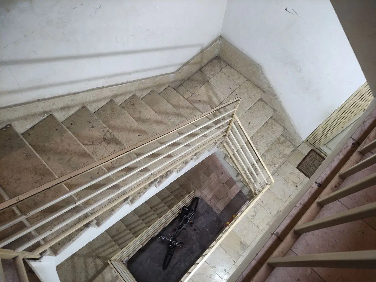 آپارتمان دو خوابه در میدان ابن سینای کارشناسان