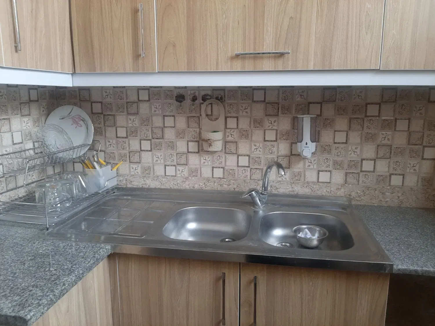 رهن کامل یک طبقه همکف دربست