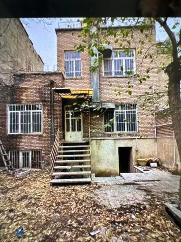 ویلایی کلنگی با موقعیت عالی درقلب شهر