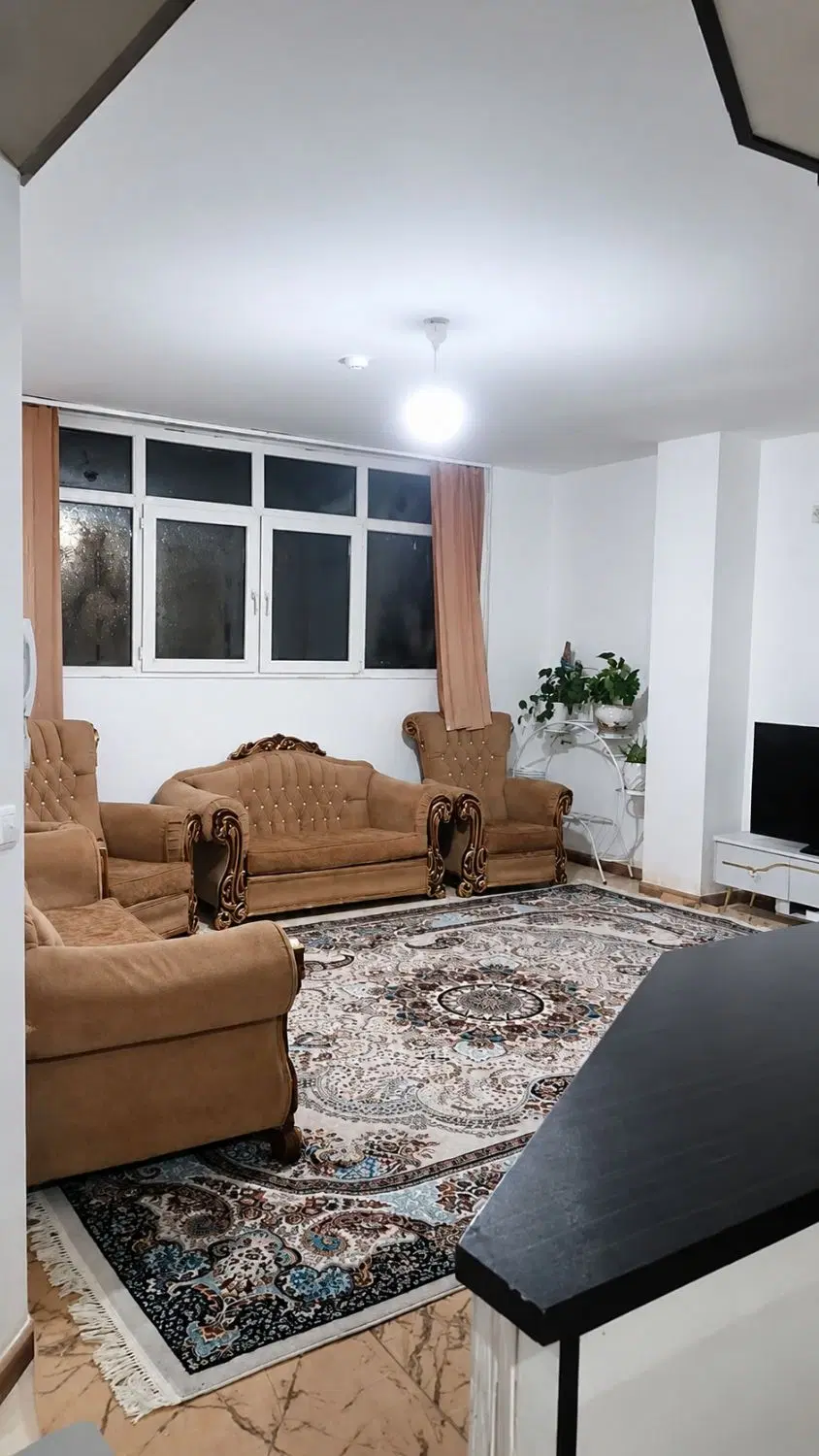 با سلام آپارتمان طبقه دوم جنوبی بهترین محله